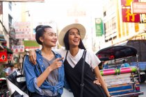 Girls gang are hanging out on the street in chinatown, Bangkok — Stock Photo