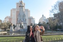Asian women doing tourism in Madrid and taking a selfie, Spain — Stock Photo