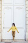Chinese woman posing with a big door — Stock Photo