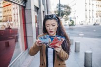 Chinese tourist woman in Madrid with her maps, Spain — Stock Photo