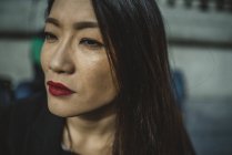 Attraente asiatico donna ritratto primo piano — Foto stock