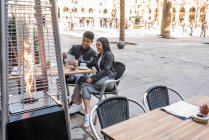 Happy young asian tourist couple taking selfie on a tablet in Barcelona, spain — Stock Photo