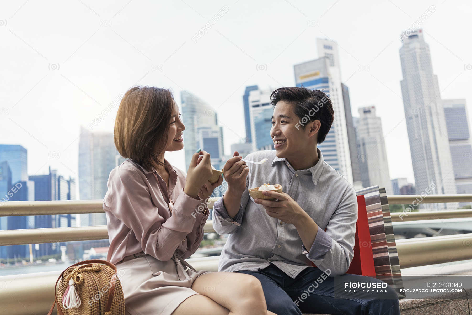 Young asian couple eating food in Singapore — Black Hair, blue - Stock ...