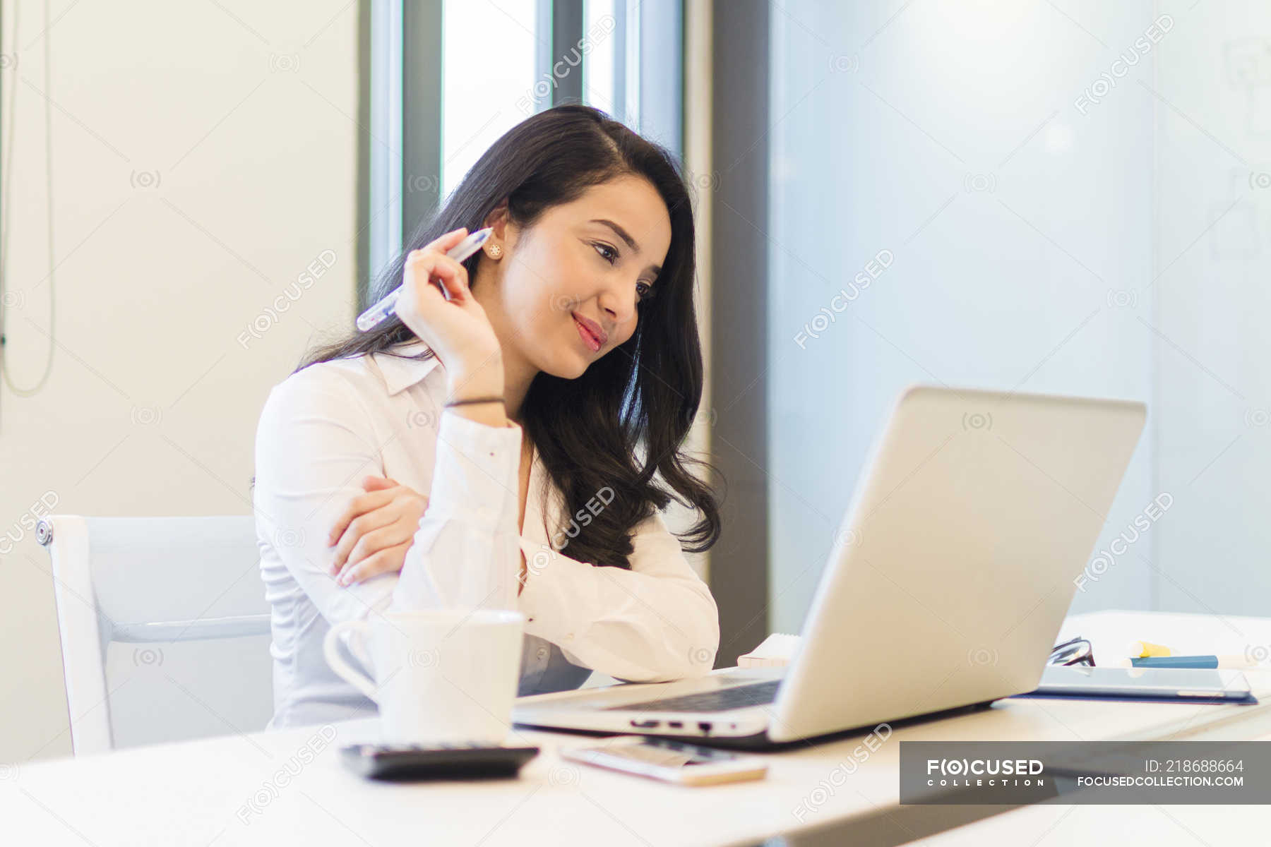 Young Woman Working In Modern Office — girl, brainstorm - Stock Photo |  #218688664