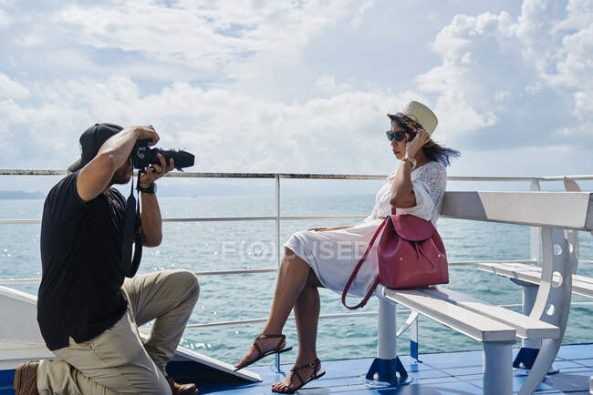 RELEASES Young couple taking photos on the deck of a ship on the way to Koh Kood, Thailand — Stock Photo