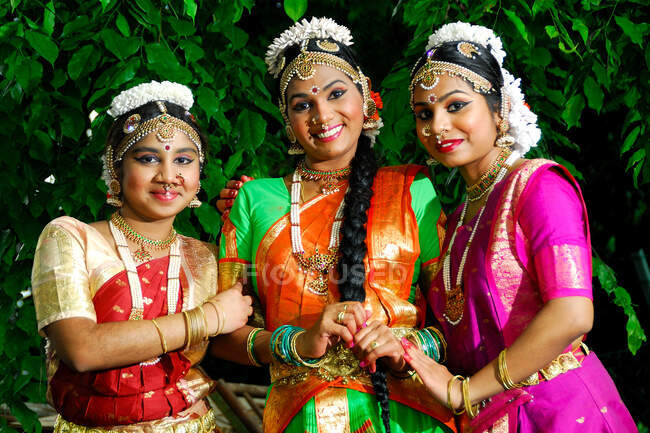 Bailarines clásicos tradicionales indios, Malasia. - foto de stock