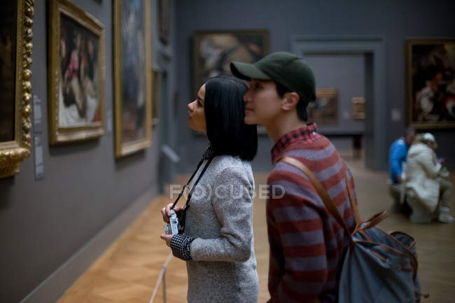 Turista asiático no Museu Metropolitano de Arte, Nova Iorque — Fotografia de Stock