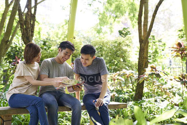 Tourists taking a break at Gardens by the Bay, Singapore — Stock Photo