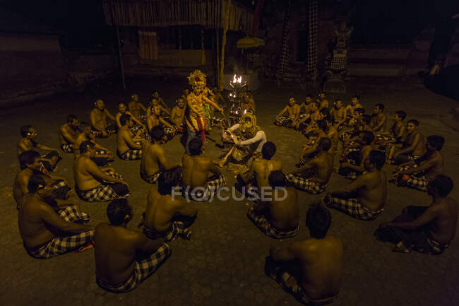 Кечак является формой балийской танцевальной и музыкальной драмы, которая развивалась в 1930-х годах на Бали.. — стоковое фото