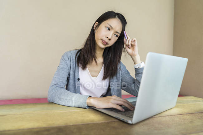 A Chinese Woman Looking Stressed Up Over Work. — Stock Photo