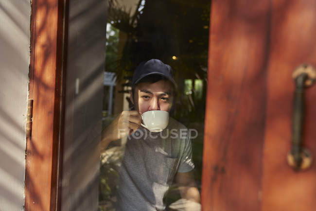Young man having cup of tea — Stock Photo