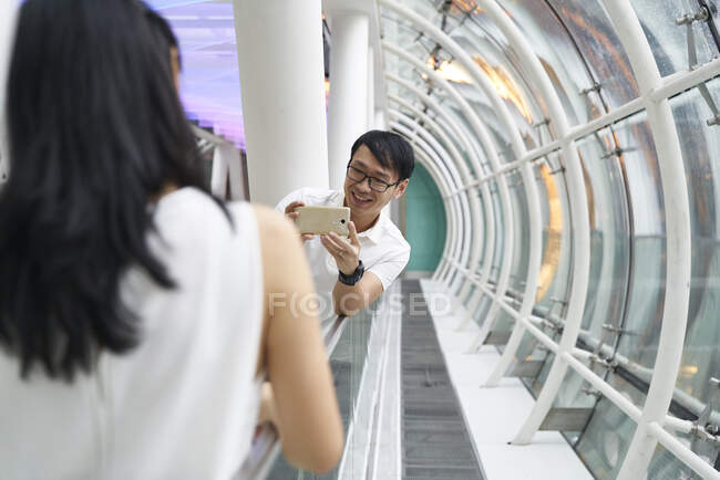 RELEASES Happy young asian couple taking photo together — Stock Photo