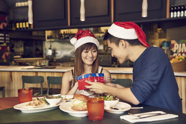 Couple of young asian friends together celebrating christmas — Stock Photo