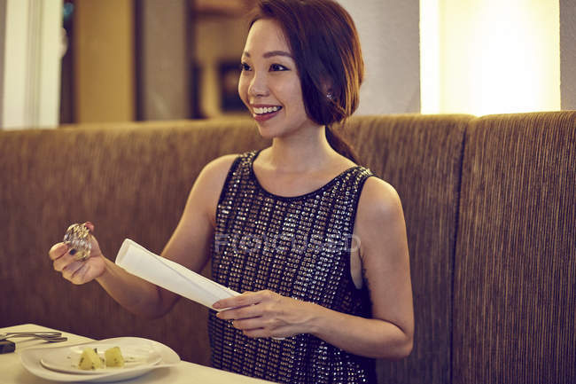 Young beautiful asian woman in restaurant — Stock Photo