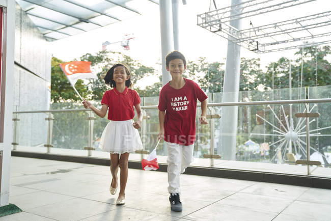 Siblings celebrating Singapore's National Day — Stock Photo
