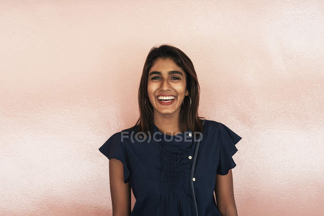 Young casual asian girl smiling to camera — Stock Photo