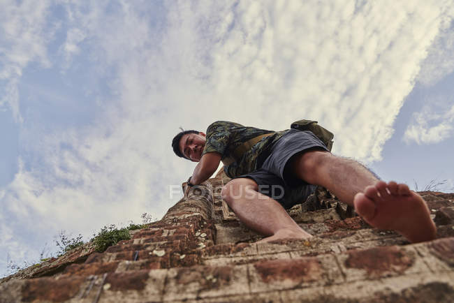 Young Man Climbing Down The Steps Of The Ancient Pyathadar Temple, Bagan, Myanmar — Stock Photo