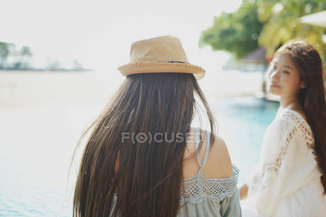 Beautiful young asian women near pool — Stock Photo