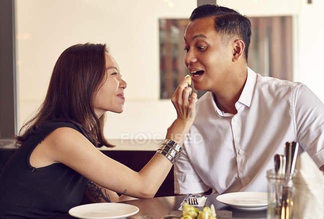 Young asian couple dating at restaurant — Stock Photo