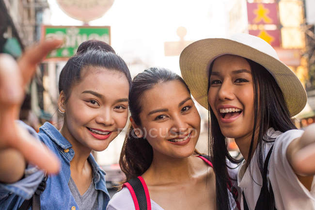 Three asian girlfriends taking selfies in Chinatown, Bangkok. — Stock Photo