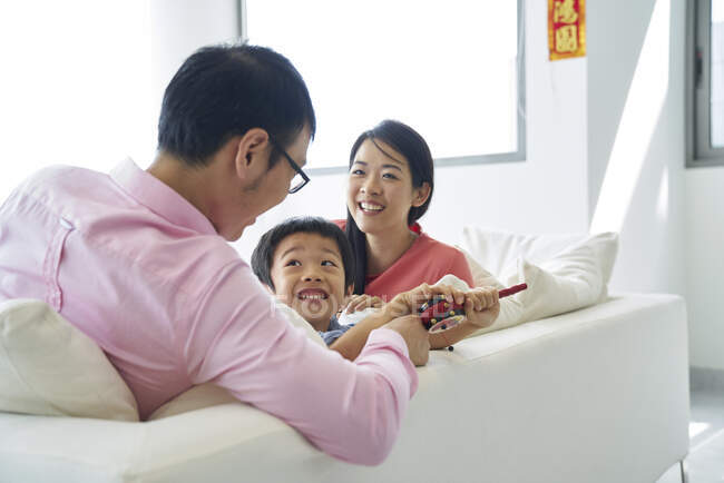 RELEASES Happy asian family spending time together at home — Stock Photo