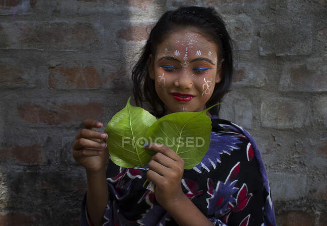 This cute girl played a role as devotee at Gajon festival. — Stock Photo