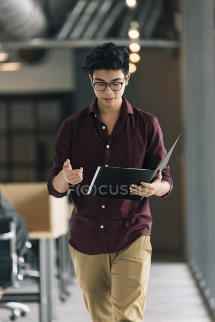 Chinese Business man with documents in office — Stock Photo
