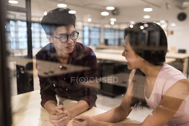 Young asian successful business people in modern office — Stock Photo