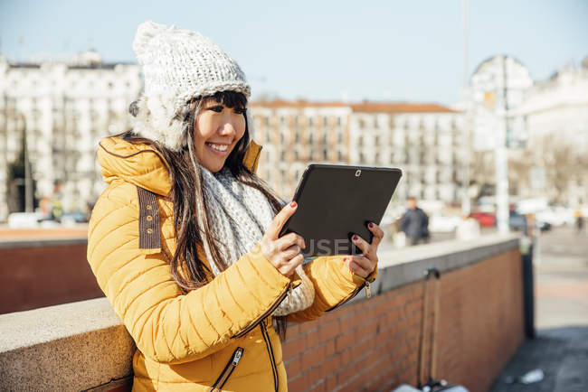 Tourist asian woman using tablet in european street. Tourism Concept. — Stock Photo