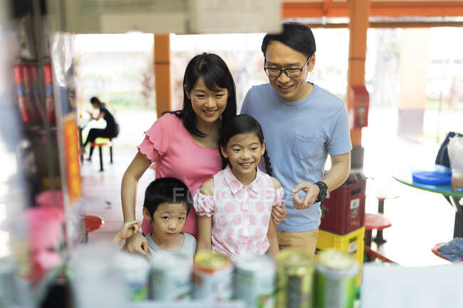 Happy asian family together in shop — Stock Photo
