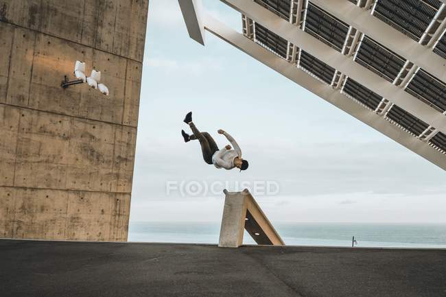 Scenic view of young Asian man doing parkour — Stock Photo