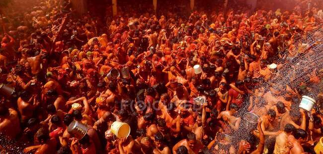 Holi fest en baldeo Mandir Mathura India - foto de stock