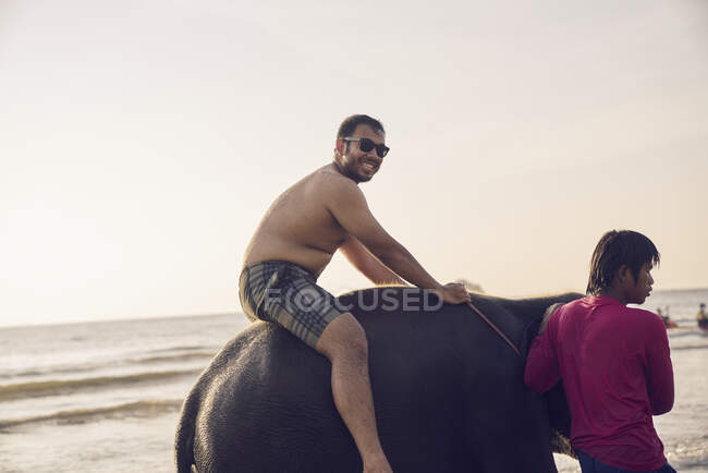 Young man playing with elephant in Koh Chang, Thailand — Stock Photo