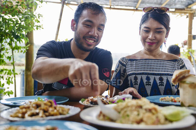 RELEASES Young couple enjoying the food in a restaurant in Koh Chang, Thailand — Stock Photo