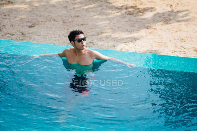 Relaxing by the pool — Stock Photo