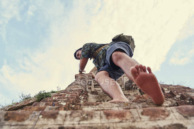 Young Man Climbing Down The Steps Of The Ancient Pyathadar Temple, Bagan, Myanmar — Stock Photo