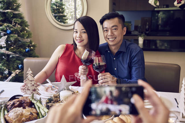 Heureux asiatique famille célébrer noël ensemble — Photo de stock
