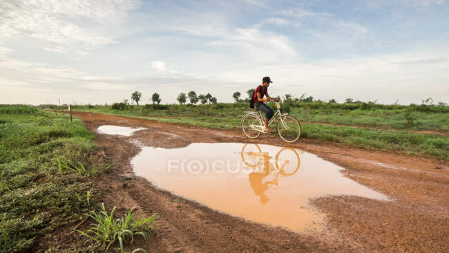 A Cambodian cycling to work — Stock Photo