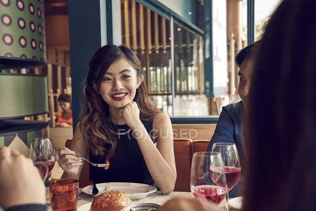 Happy young asian friends together in cafe — Stock Photo