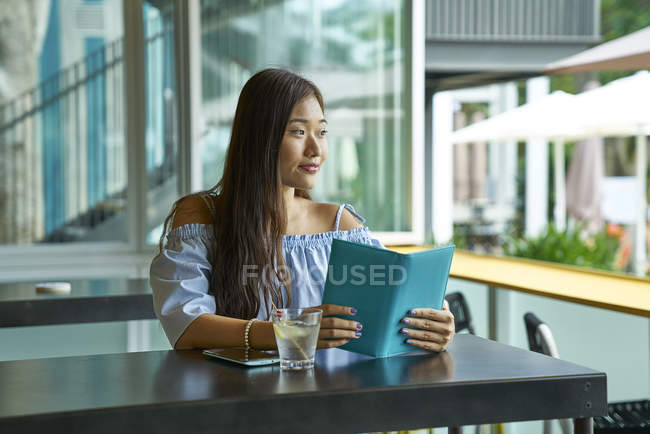 Attractive young asian woman using digital tablet — Stock Photo