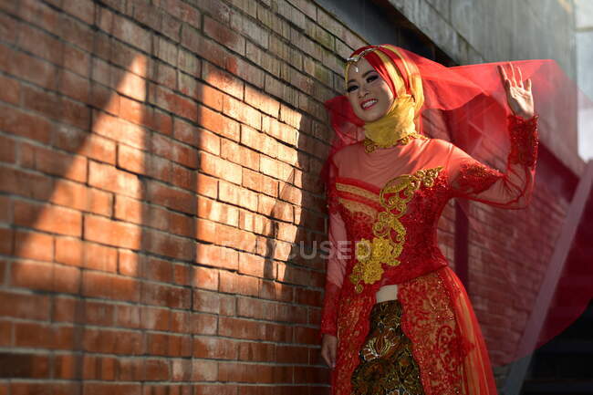 Kebaya rojo Desde Indonesia - foto de stock
