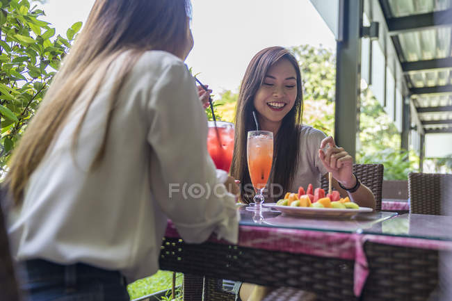 Two young ladies enjoying the fruits — Stock Photo