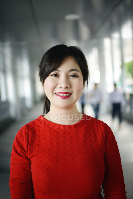 Portrait of young attractive asian woman — Stock Photo