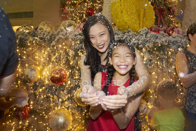 Asian mother and daughter having fun at christmas party — Stock Photo