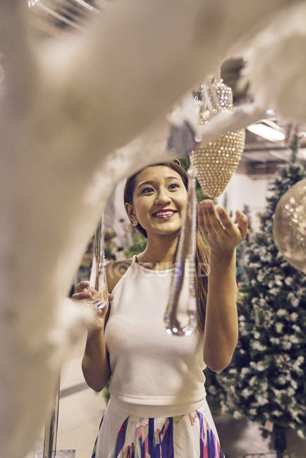 Young attractive asian woman at christmas shopping — Stock Photo
