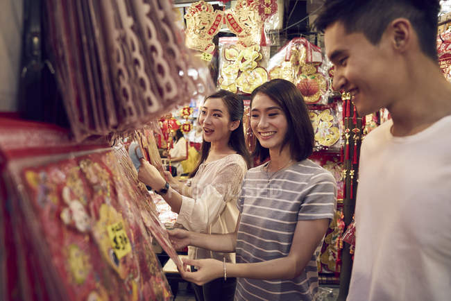 Young happy asian friends spending time together at Chinese New Year — Stock Photo