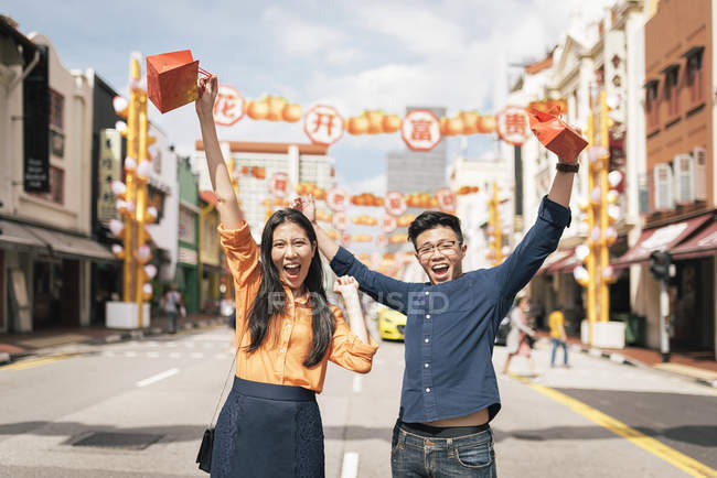 Young asian couple celebrating Chinese New Year together in chinatown — Stock Photo