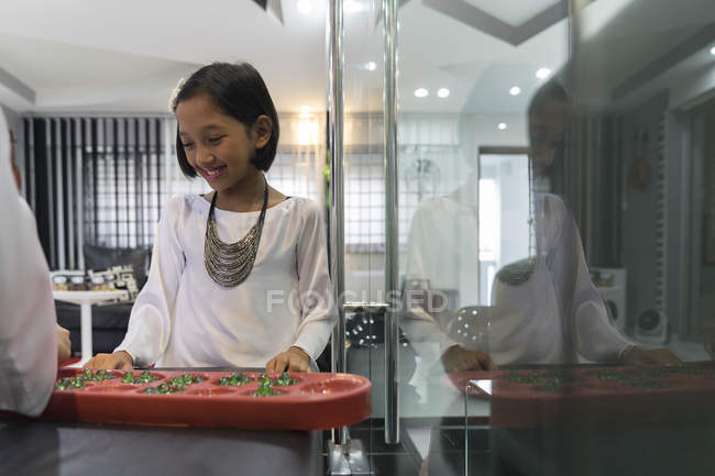 Asian little girl with traditional game at hari raya in home — Stock Photo