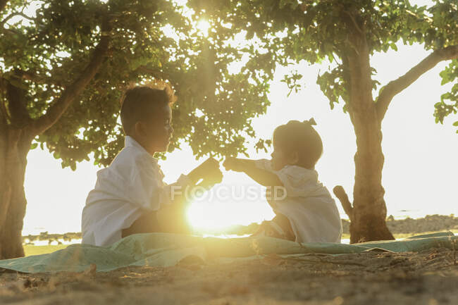 Brother play with little sister — Stock Photo