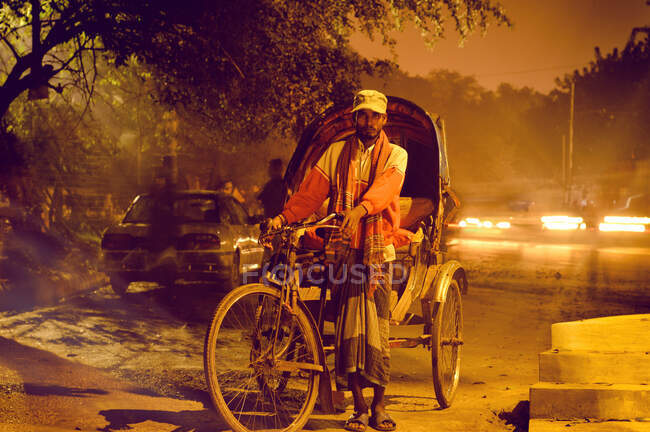 Captura em tsc. a serra de pular rickshaw pode câmera e ele quer uma foto de mim. — Fotografia de Stock